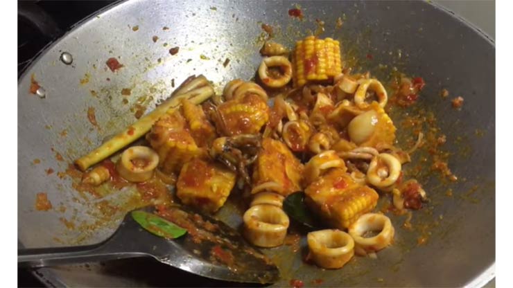 Cara Membuat Cumi Saus Padang Ala Seafood